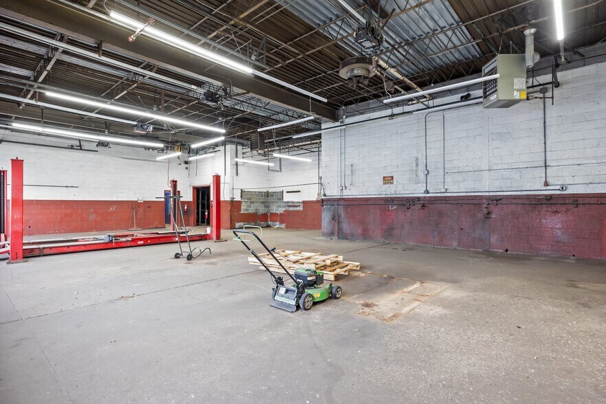 More Photos Of 1010 Spruce St, Lawrenceville Warehouse For Sale