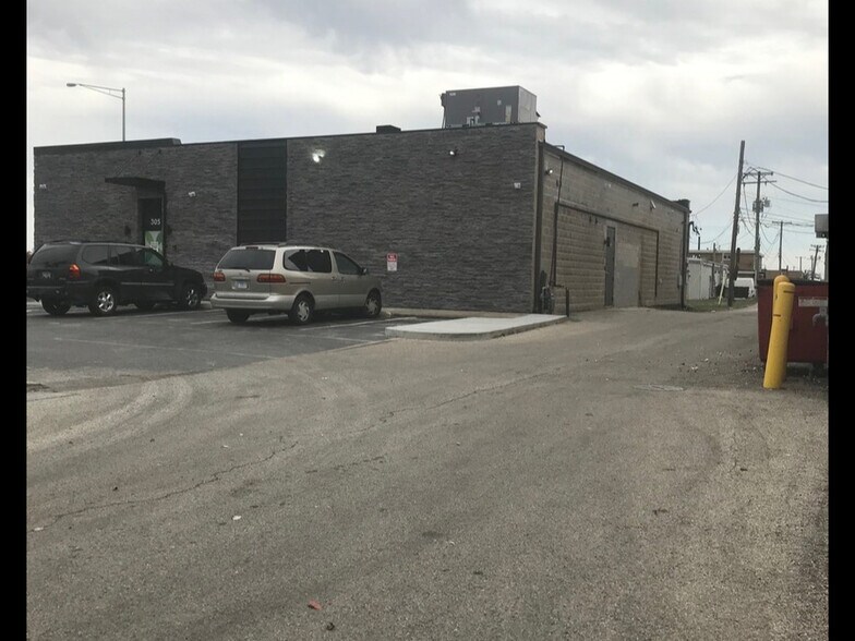 More Photos Of 305 W North Ave, Villa Park Freestanding For Sale