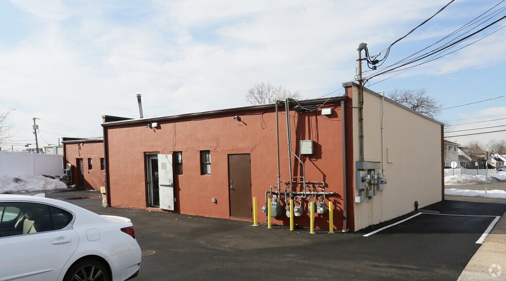 More Photos Of 810-818 N Broadway, Massapequa Storefront For Sale