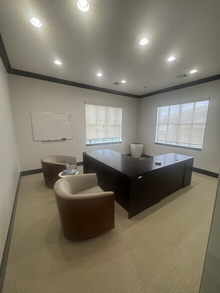 More Photos Of 7005 N Robinson Ave, Oklahoma City Office For Sale