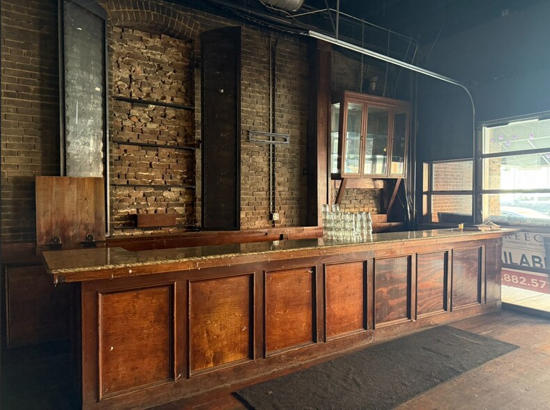 More Photos Of 312 South Ave, Springfield Bar For Lease