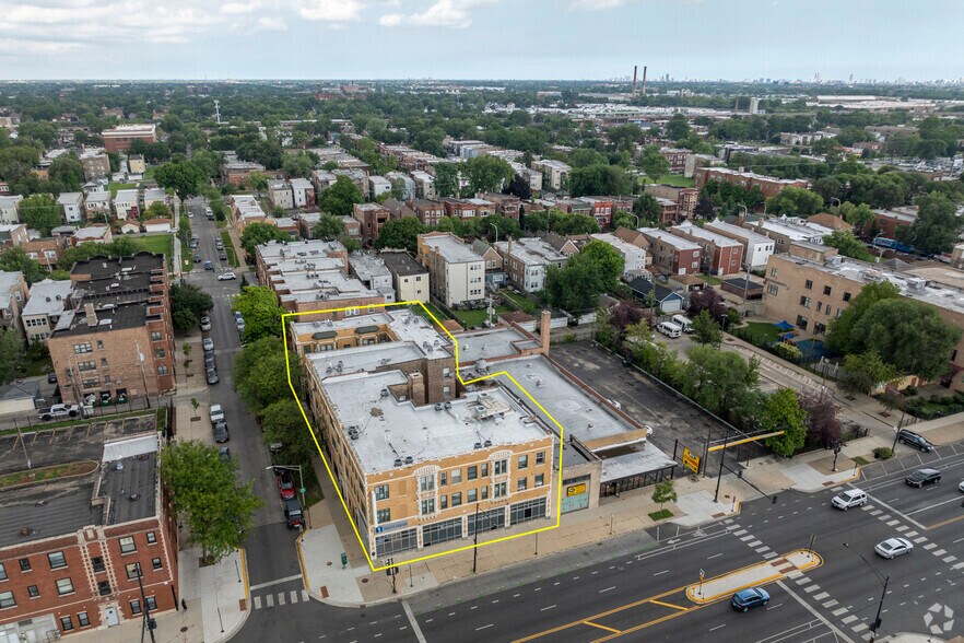 Primary Photo Of 4952 W Madison St, Chicago Multifamily For Sale