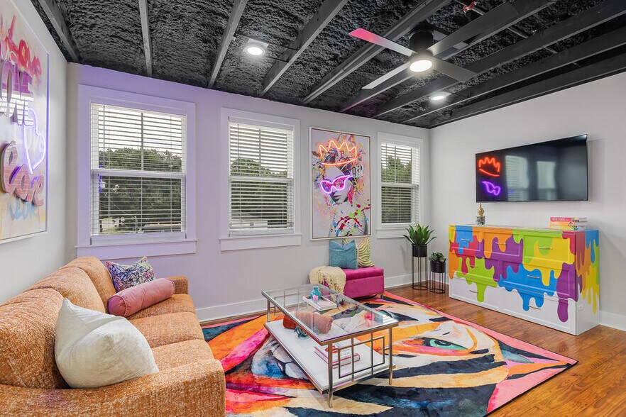 More Photos Of 156 Camellia St, Biloxi General Retail For Sale