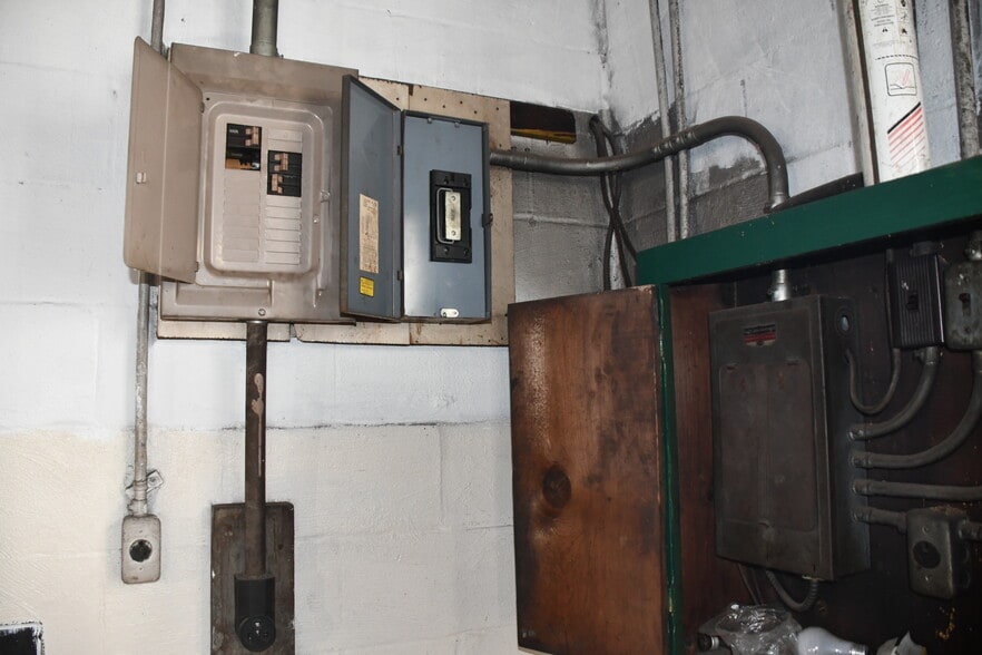 More Photos Of 17162 Shreve Run Rd, Pleasantville Manufacturing For Sale