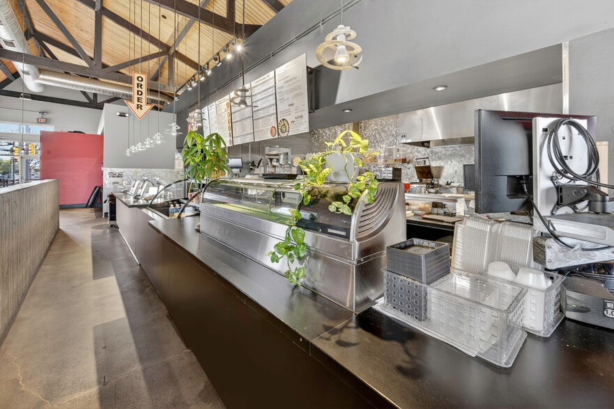 More Photos Of 100 W Troutman Pky, Fort Collins Restaurant For Lease