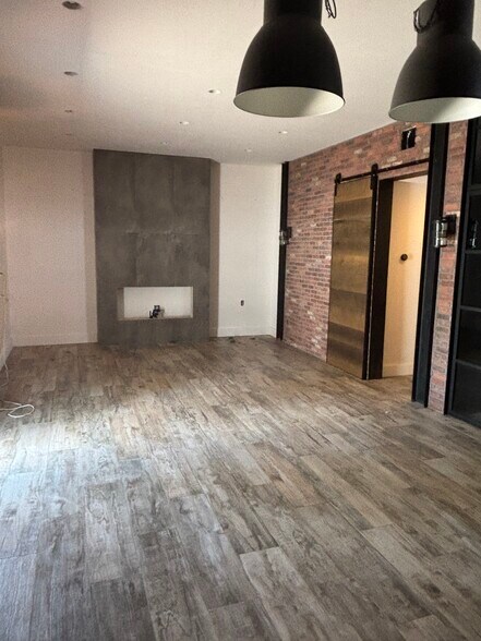 More Photos Of 3133 W Kennedy Blvd, Tampa Storefront Retail Office For Lease