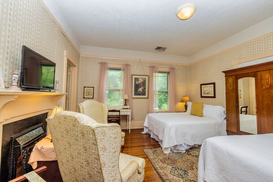 More Photos Of 252 Seavy St, Senoia Hospitality For Sale