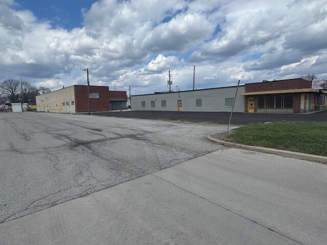 More Photos Of 1818-1820 W 16th St, Indianapolis Warehouse For Lease
