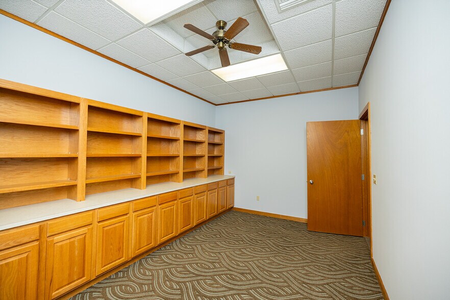 More Photos Of 1020 N Main St, Wichita Medical For Sale