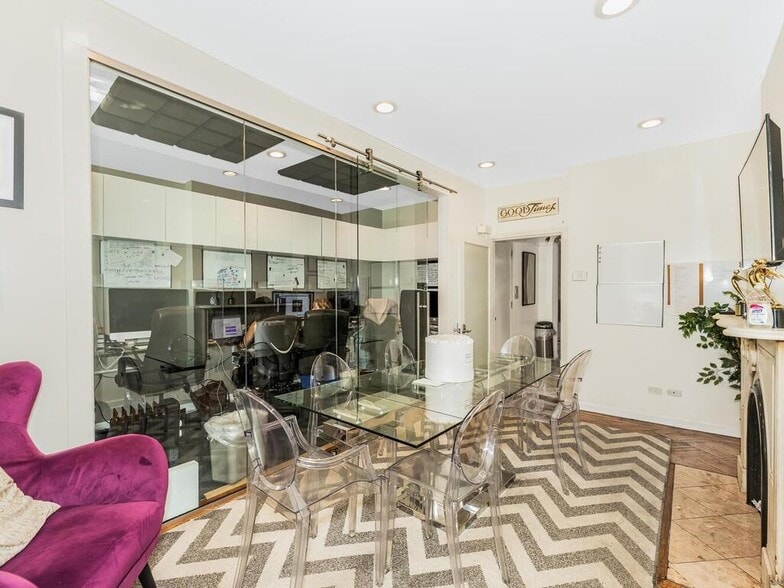More Photos Of 113 E 39th St, New York Apartments For Sale