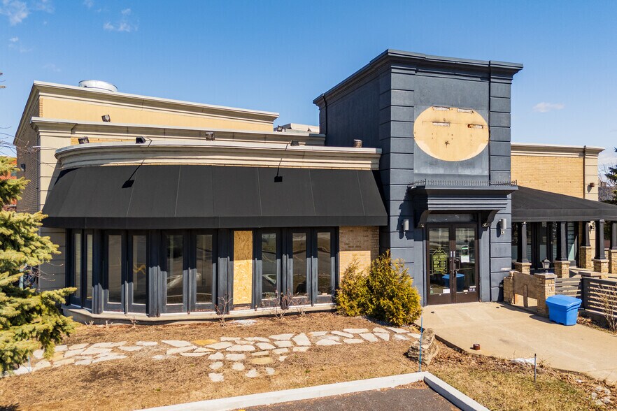 Primary Photo Of 1165 Rue Volta, Boucherville Restaurant For Lease