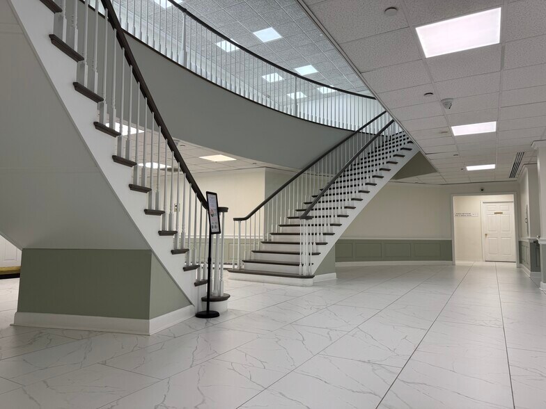 More Photos Of 1 Rossmoor Dr, Monroe Township Medical For Lease