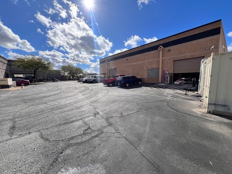 More Photos Of 23047 N 15th Ln, Phoenix Service For Lease