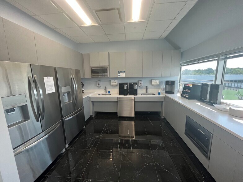 More Photos Of 800 Westchester Ave, Rye Brook Office For Lease