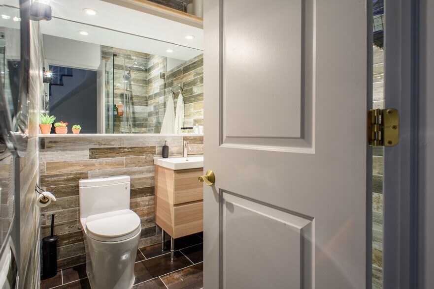 More Photos Of 62 Wyckoff St, Brooklyn Hospitality For Sale