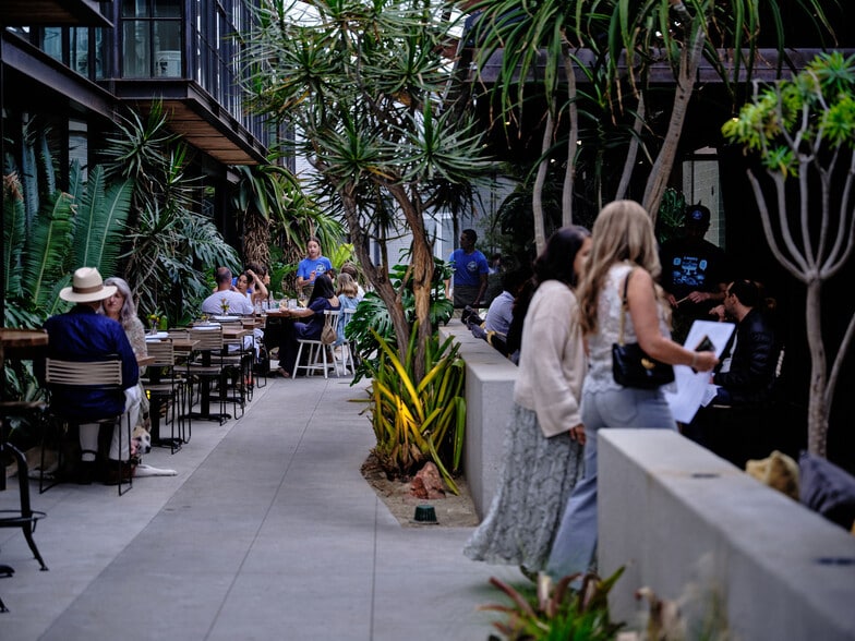 More Photos Of 2419-2425 Michigan Ave, Santa Monica Loft Creative Space For Lease