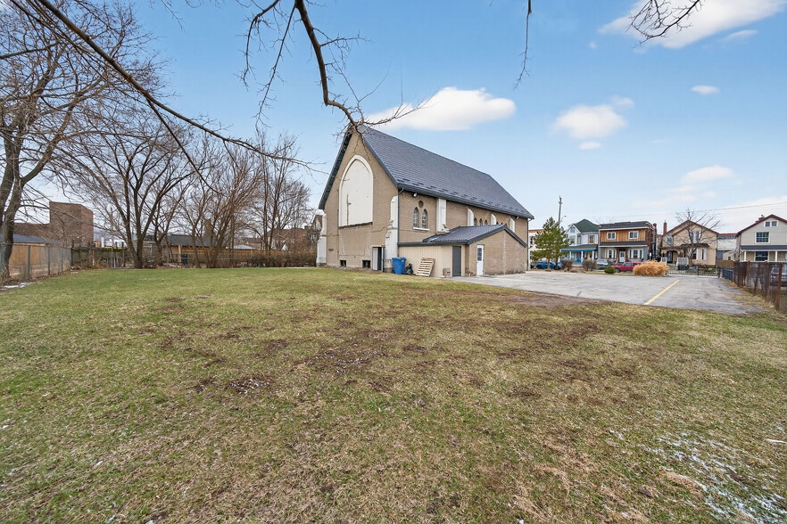 More Photos Of 50 Earl St, Hamilton Daycare Center For Sale