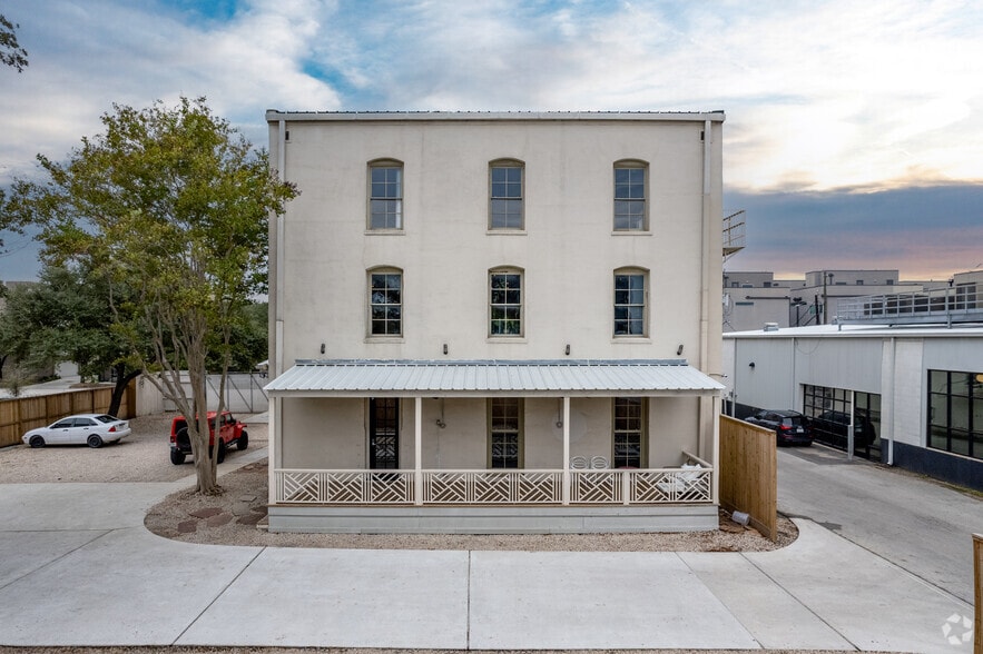 More Photos Of 2409 Commerce St, Houston Freestanding For Lease