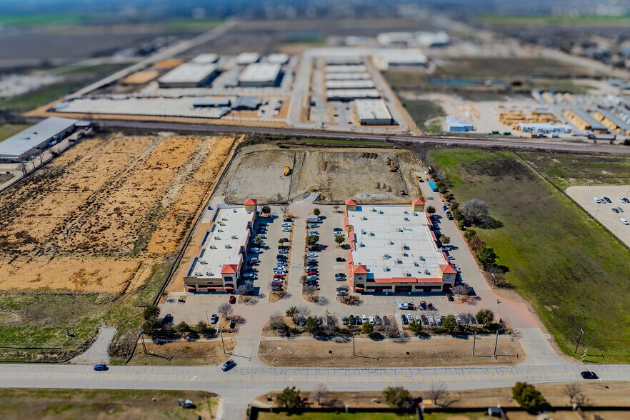 More Photos Of 860 Coleman St, Prosper Light Distribution For Lease