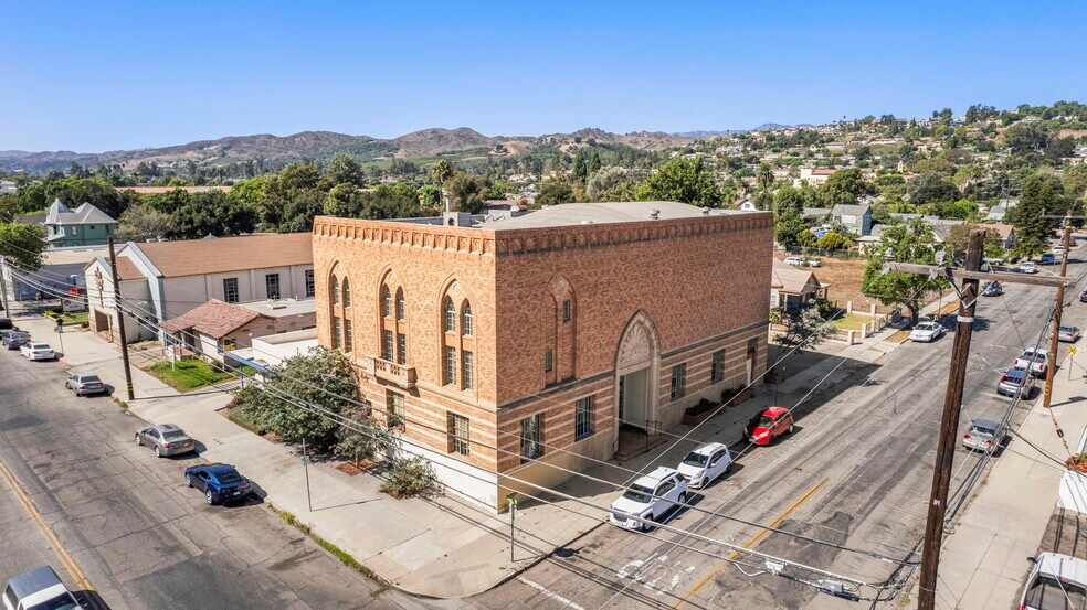 More Photos Of 102 N 7th St, Santa Paula Specialty For Sale