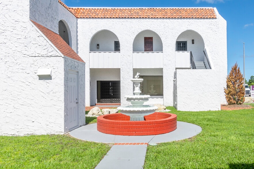 More Photos Of 6710 Embassy Blvd, Port Richey Medical For Lease