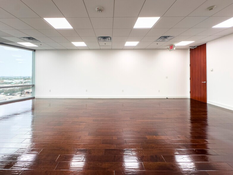 More Photos Of 9999 Bellaire Blvd, Houston Medical For Lease