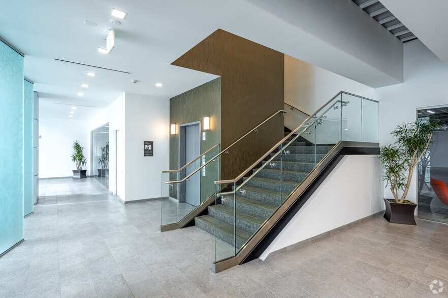 More Photos Of 5515 E La Palma Ave, Anaheim Office For Lease