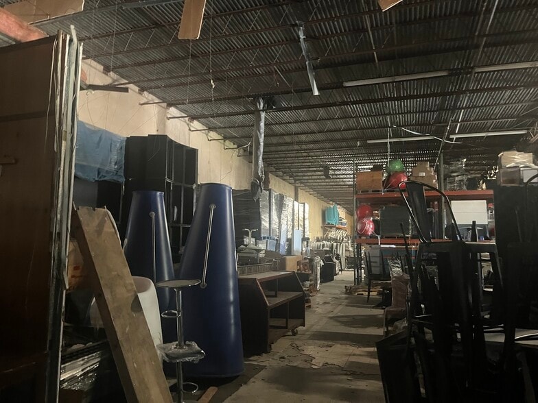 More Photos Of 3911-3929 E IH-10, San Antonio Light Manufacturing For Lease