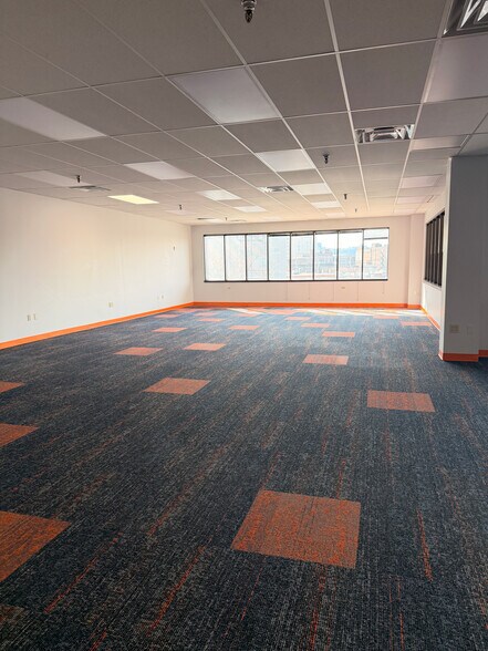 More Photos Of 2200-2214 Liberty Ave, Pittsburgh Flex For Lease