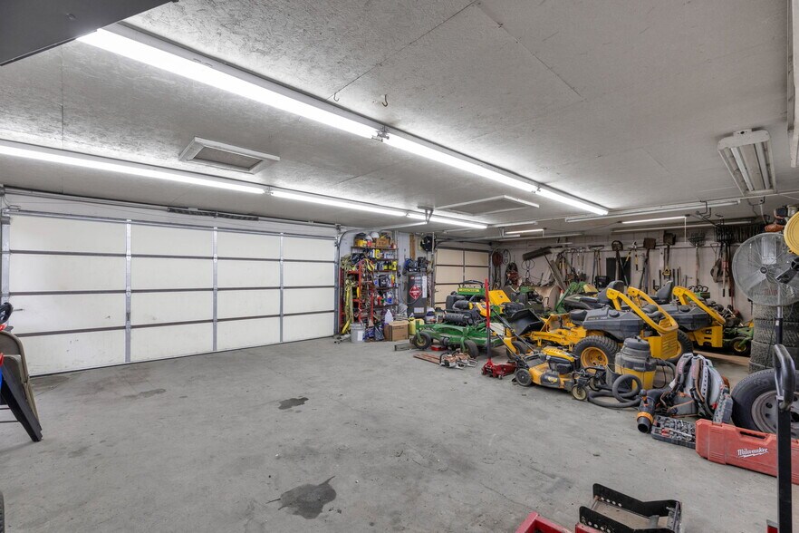 More Photos Of 7601 Milhouse Rd, Indianapolis Office For Sale