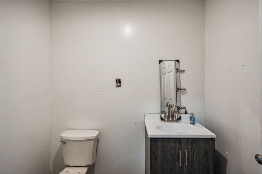 More Photos Of 2901 N 18th St, Philadelphia Warehouse For Sale