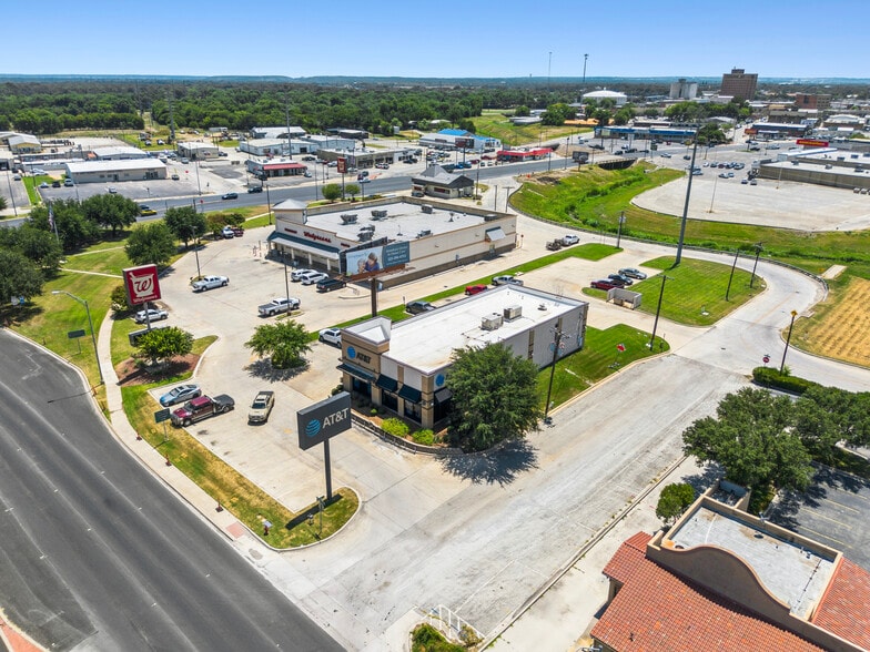 More Photos Of 210 W Commerce St, Brownwood Fast Food For Sale