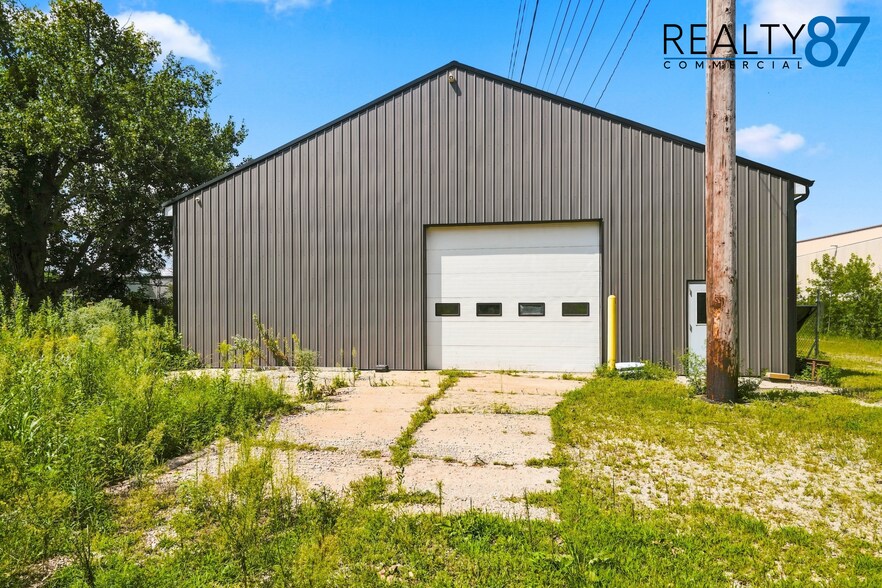 More Photos Of 4301 6th St SW, Cedar Rapids General Retail For Sale