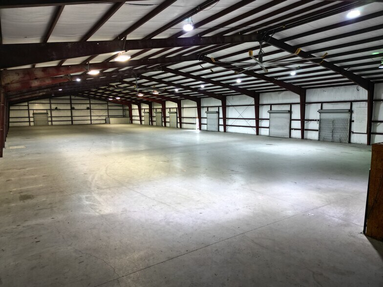 More Photos Of 1001 Dumont St, South Houston Distribution For Lease