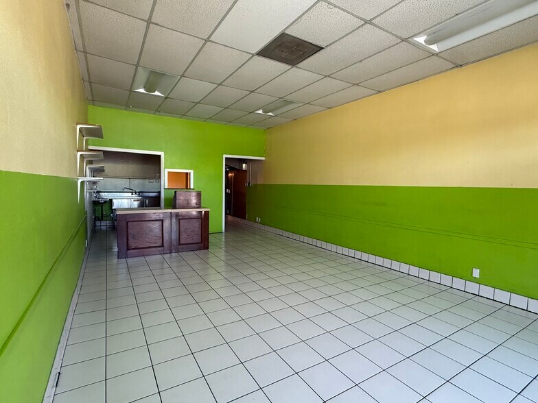 More Photos Of 18125 Saticoy St, Reseda General Retail For Lease