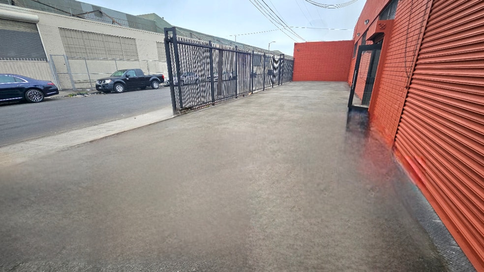 More Photos Of 1811 E 20th St, Los Angeles Warehouse For Lease