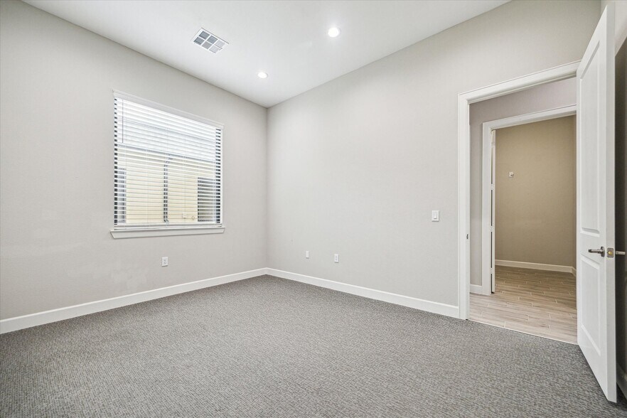 More Photos Of 4220 Cartwright Rd, Missouri City Medical For Lease