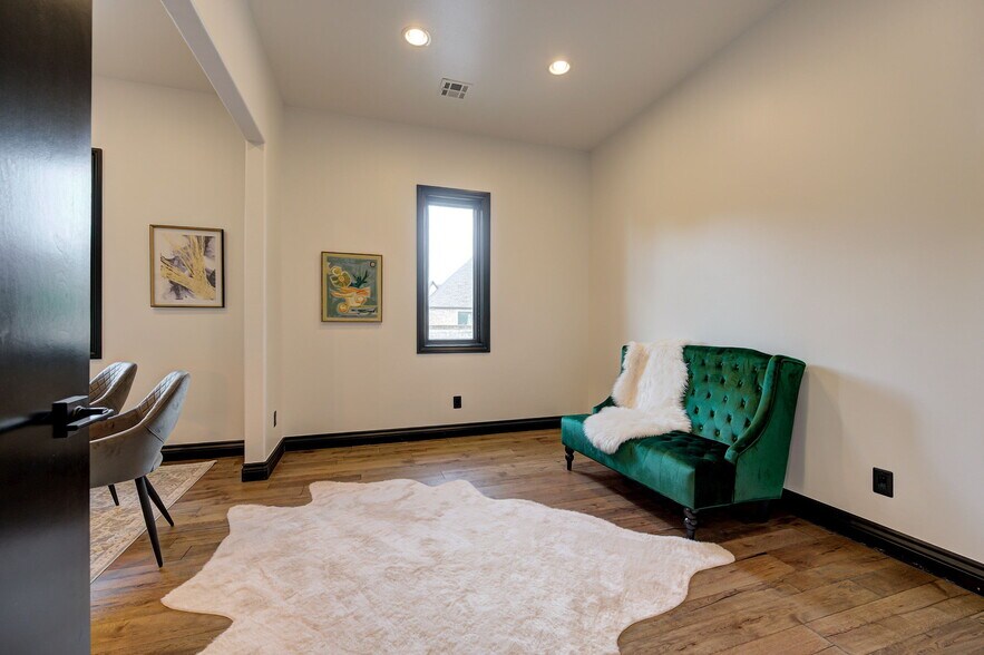 More Photos Of 2917 NW 156th St, Edmond Office Residential For Lease