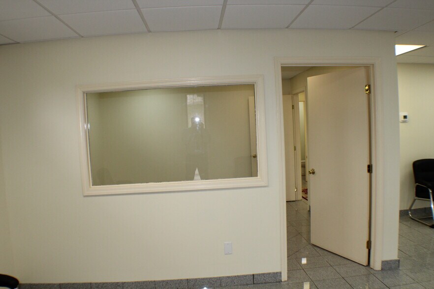 More Photos Of 1637 N Eastman Rd, Kingsport Office For Lease