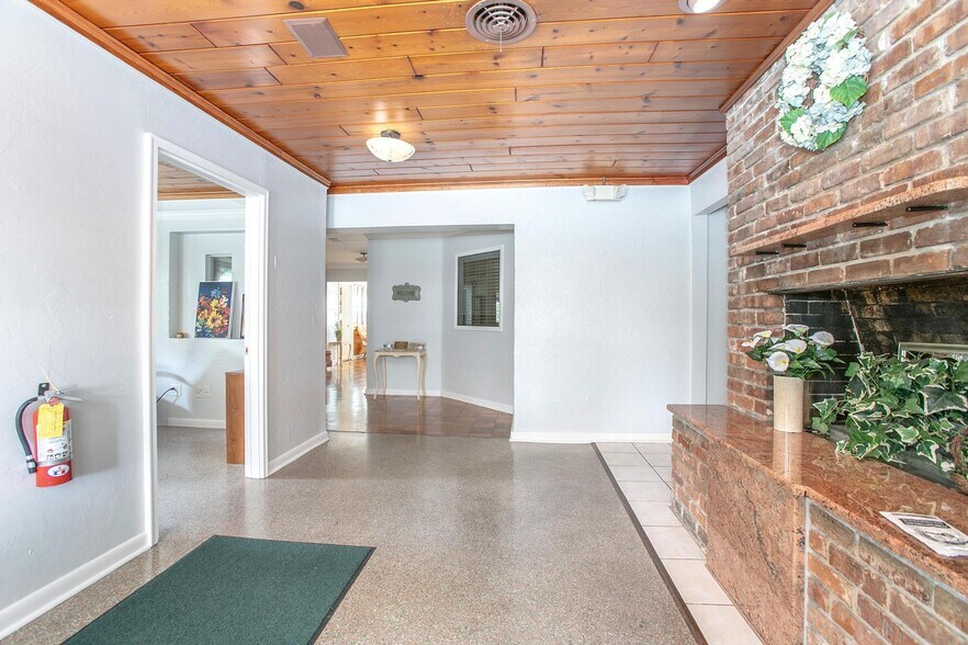 More Photos Of 1025 W New York Ave, Deland Coworking Space