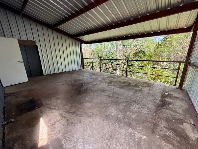 More Photos Of 1622 W Front St, Tyler Industrial For Sale