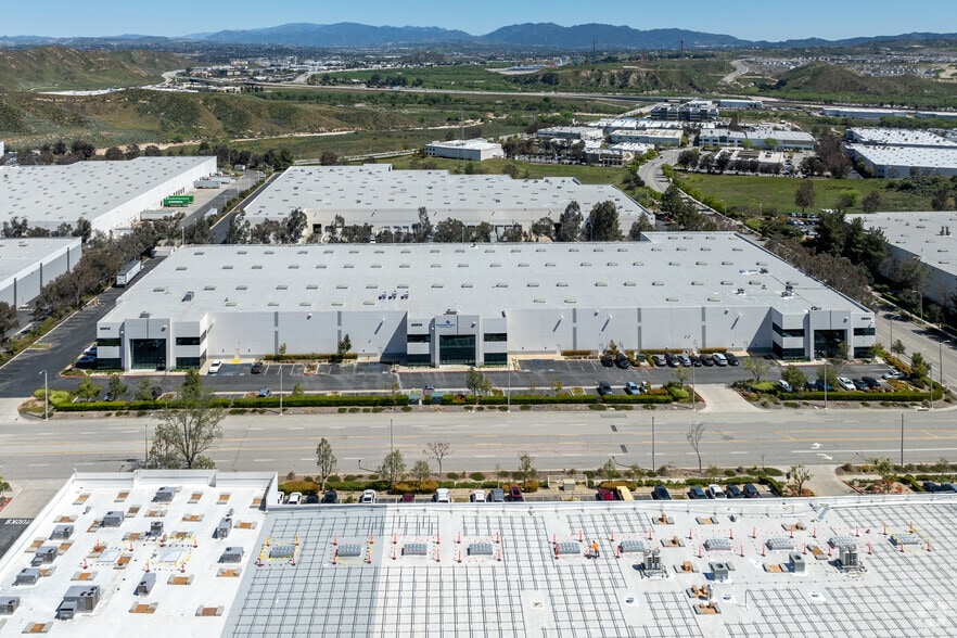 More Photos Of 28908 Avenue Paine, Valencia Warehouse For Lease
