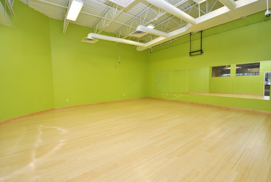 More Photos Of 550-552 Ritchie Hwy, Severna Park Freestanding For Lease