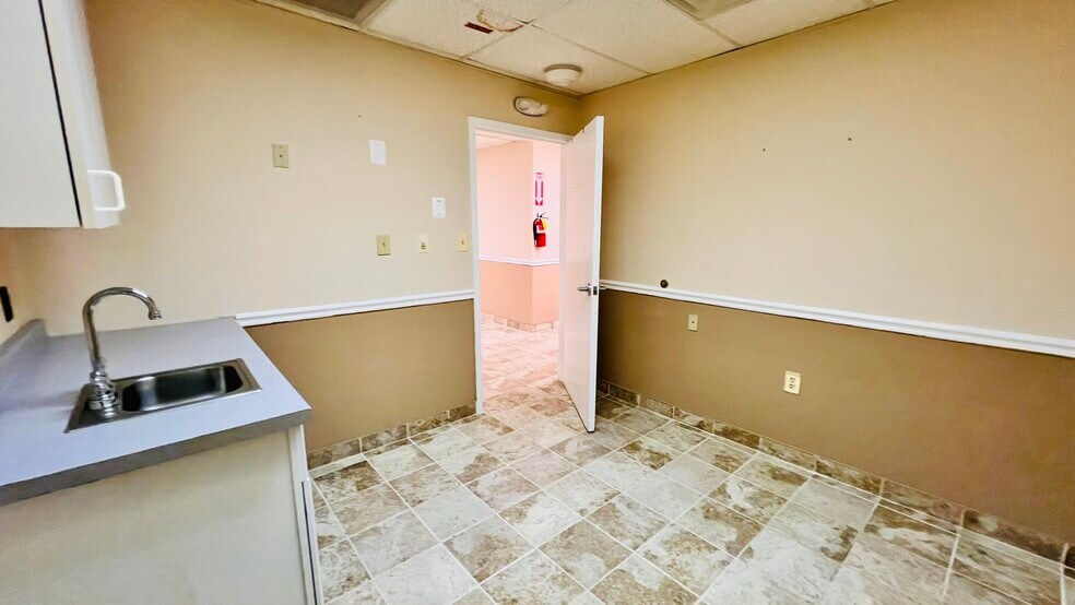 More Photos Of 561 Cranbury Rd, East Brunswick Medical For Sale