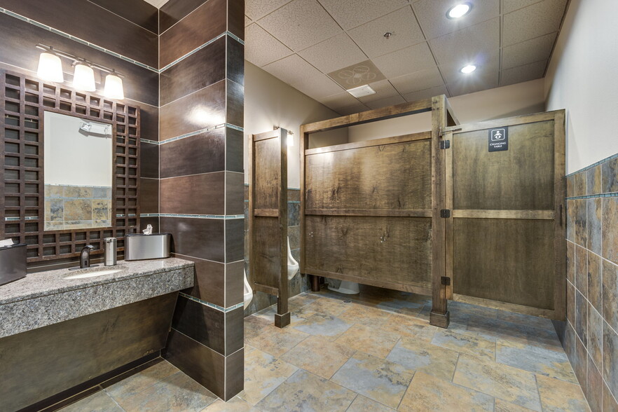 More Photos Of 260 N Miller Rd, Mansfield Religious Facility For Sale