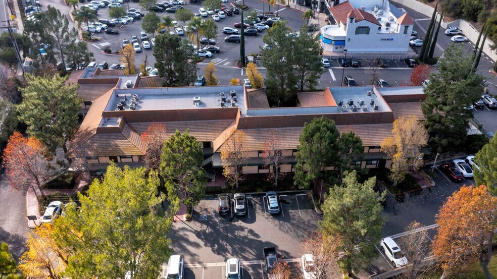 More Photos Of 22231 Mulholland Hwy, Calabasas Office For Lease