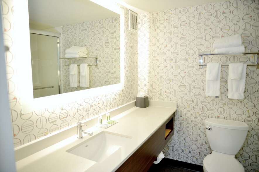 More Photos Of 25425 SW 95th Ave, Wilsonville Hotel For Sale