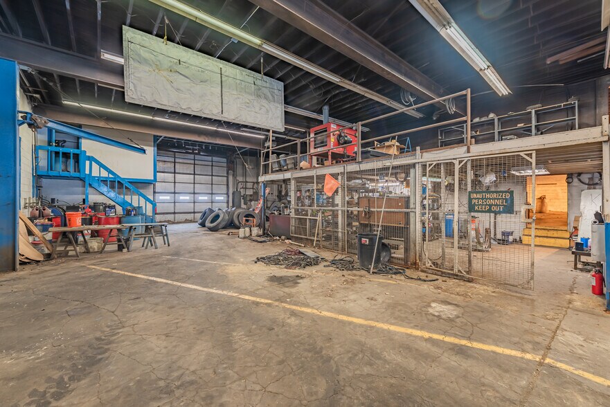 More Photos Of 306 Balsinger Rd, Uniontown Manufacturing For Sale