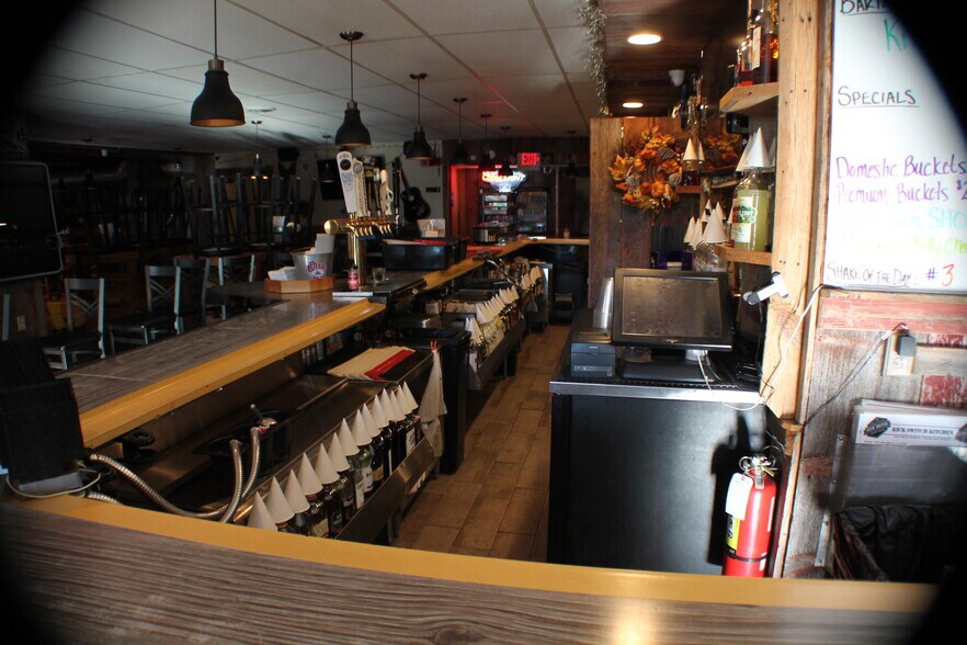 More Photos Of N51W34950 E Wisconsin Ave, Okauchee Specialty For Lease