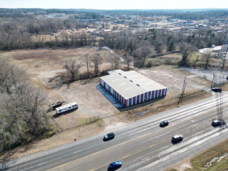 More Photos Of 5152 US Highway 271, Tyler Showroom For Lease